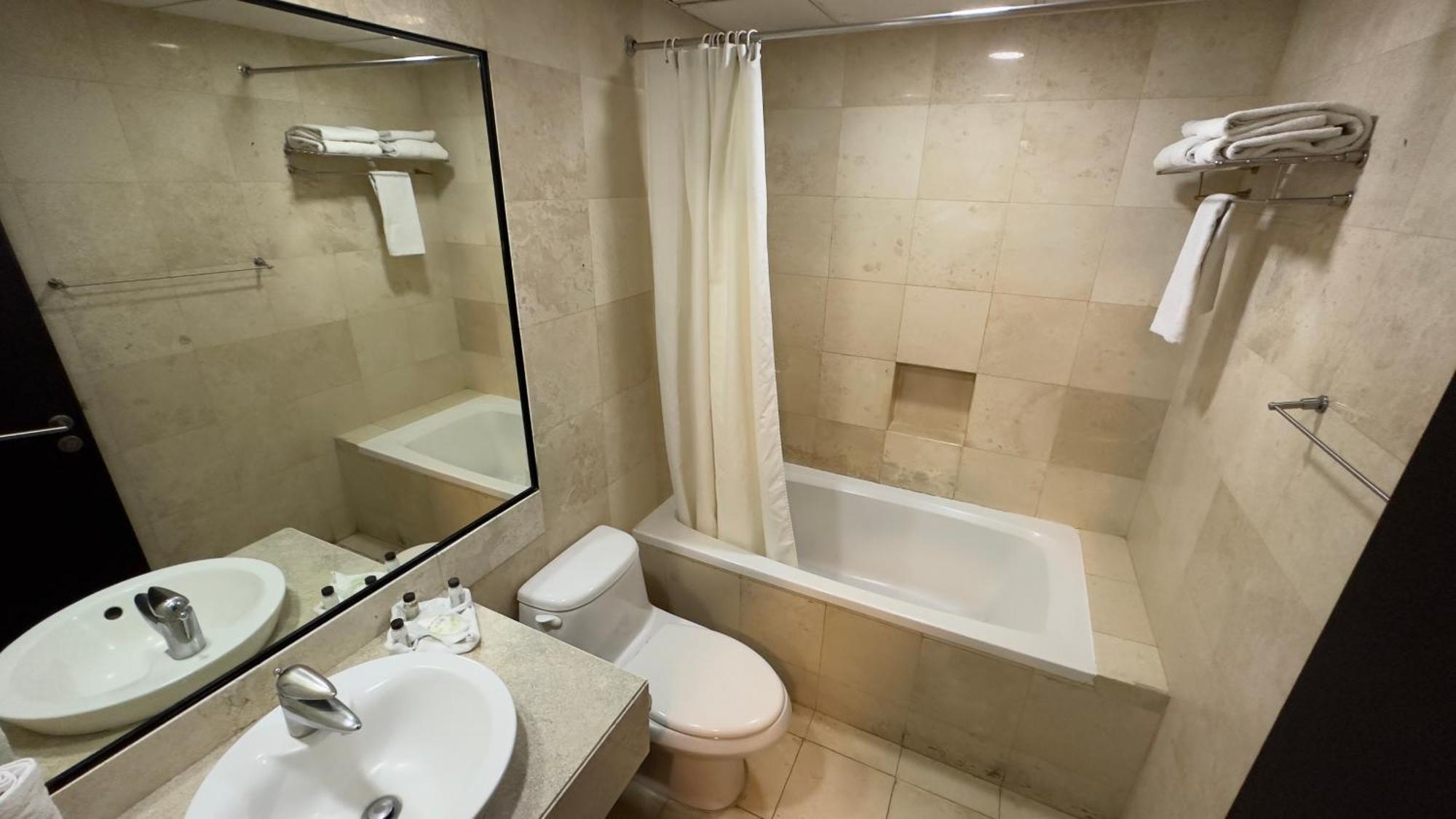 Suites Giorgio Kota Meksiko Bagian luar foto